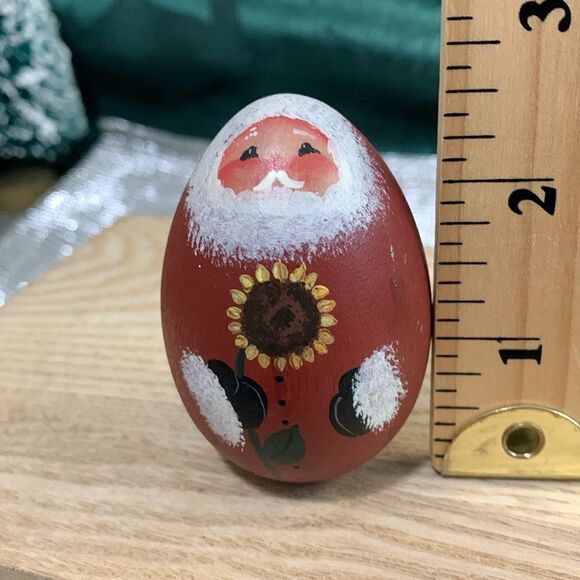 Two Small Vintage Hand Painted Artist Signed Wooden Egg Santa Folk Art Figurines - Picture 4 of 17
